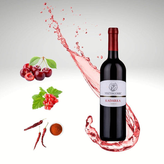 Flasche Vesztergombi Kadarka Rotwein mit Geschmacknoten Kirsche, Johannisbeere und rote Paprika-Pulver