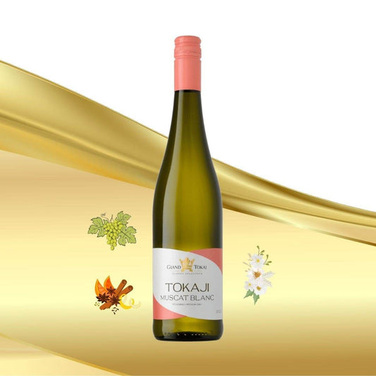 Flasche Grand Tokaj Tokaji Muscat Blanc Wein mit Geschmacknoten Trauben, Würze und Blumen auf goldenem Hintergrund