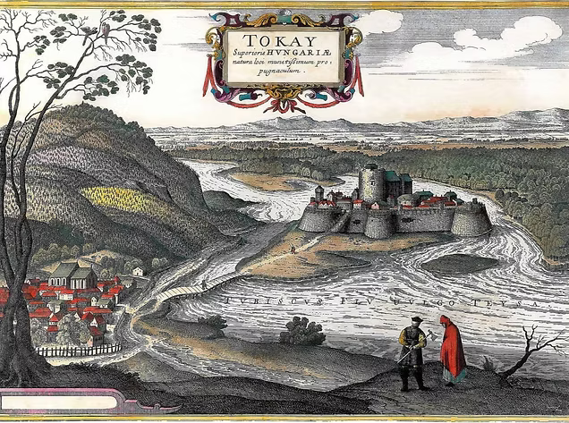 Historische Ansicht von Tokaj mit einer Burg auf einem Hügel, umgeben von einer Landschaft mit Fluss und Dörfern. Oben steht 'TOKAY'.