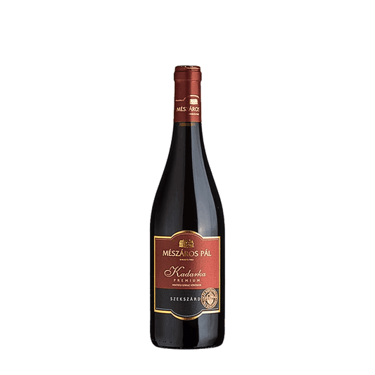 Flasche Mészáros Pál Kadarka Premium Rotwein mit rotem Etikett und goldener Schrift aus Szekszárd