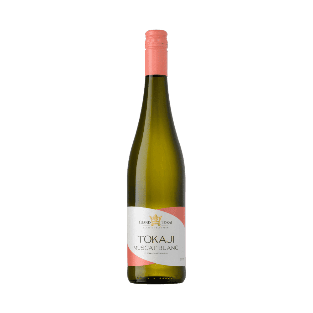 Eine Flasche Tokaji Muscat Blanc mit grünem Glas und korallenfarbenem Verschluss. Das Etikett ist weiss