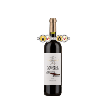 Flasche Vesztergombi Bodzás Cabernet Sauvignon 2019 mit Goldmedaillen von Asia Wine Trophy 2024 und Berliner Wein Trophy 2024