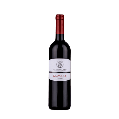 Flasche Vesztergombi Kadarka Rotwein mit rotem Verschluss und weißem Etikett
