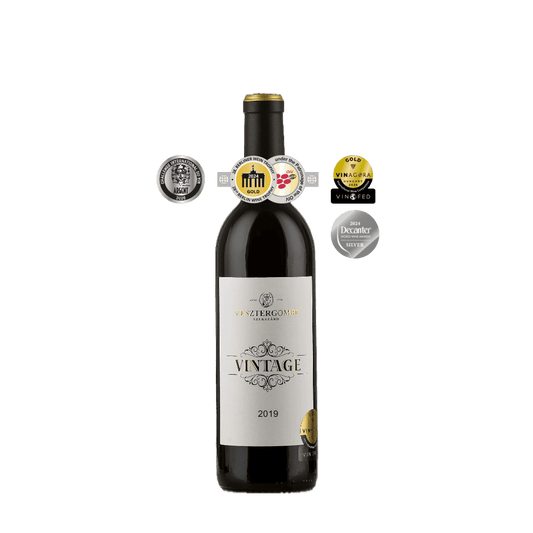 Flasche Vesztergombi Vintage Rotwein 2019 mit Auszeichnungen: Vinagora und Berliner Wein Trophy Gold 2024, Decanter Silber