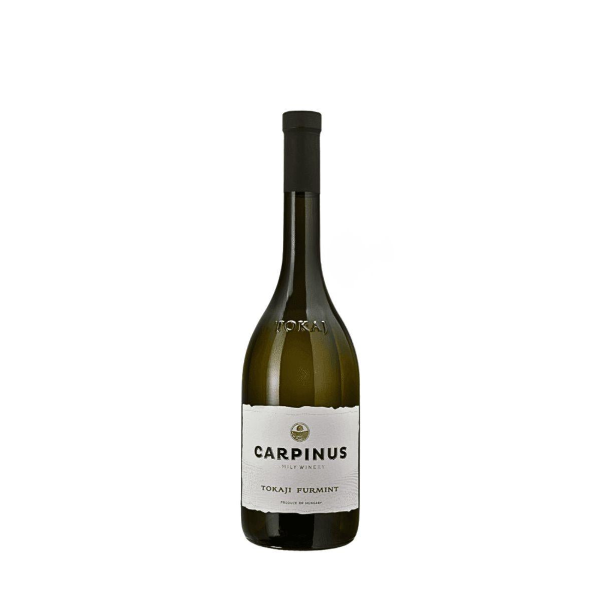 Flasche Carpinus Tokaji Furmint Weißwein mit weißem Etikett und schwarzem Verschluss
