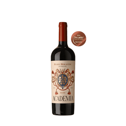 Flasche Rotwein mit rotem Verschluss und Etikett mit Wappen, Text 'EGRI BIKAVÉR SUPERIOR', 'ACADEMIA' und Jahreszahlen