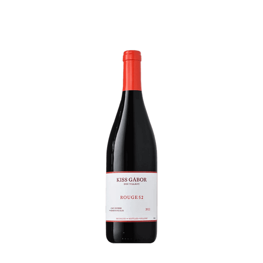 Flasche Kiss Gábor Rouge 52 Rotwein mit rotem Verschluss und weißem Etikett, Jahrgang 2022