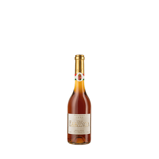 Eine Flasche Tokaji Esszencia Jahrgang 1993 mit goldenem Verschluss. Die Flasche enthält eine bernsteinfarbene Flüssigkeit.