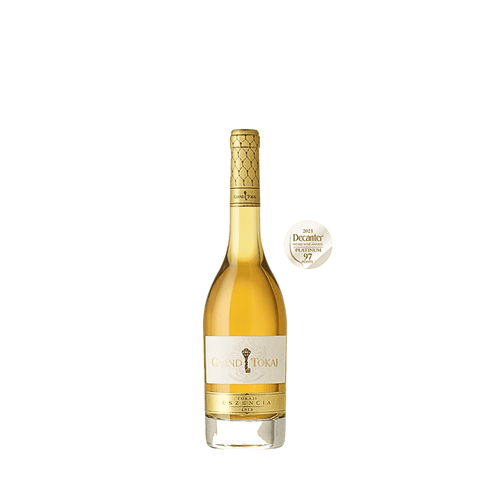 Eine Flasche "Tokaji Eszencia " mit Decanter Platinmedaille am Hals