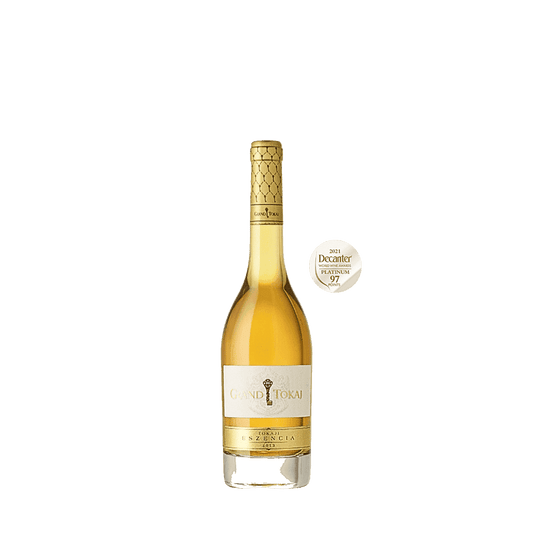 Eine Flasche "Tokaji Eszencia " mit Decanter Platinmedaille am Hals
