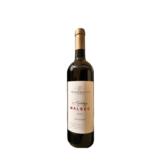 Eine Flasche Rotwein mit der Aufschrift „Vesztergombi Kerékhegy Malbec 2021“ auf dem weissen Etikett.