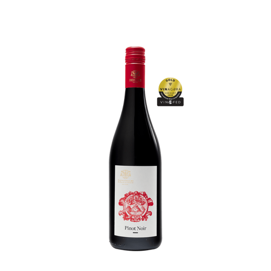Flasche Rotwein mit rotem Schraubverschluss und weißem Etikett mit rotem Wappen und der Aufschrift 'Pinot Noir'