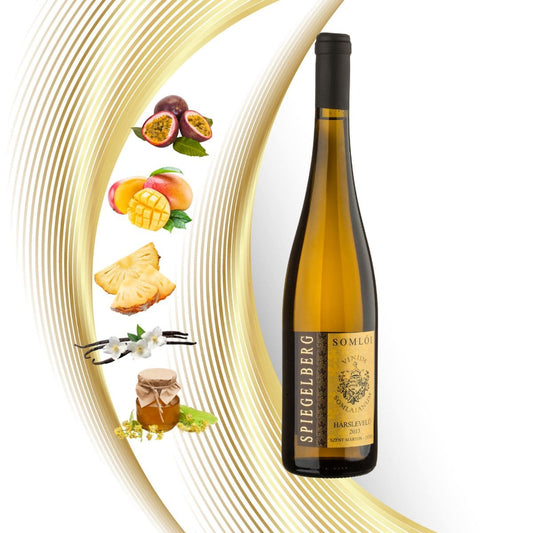 Flasche Spiegelberg Hárslevelű 2013 Weißwein mit Geschmacksnoten von Passionsfrucht, Mango, Ananas, Vanille und Honig