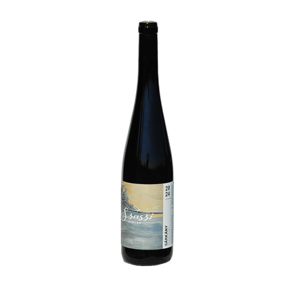Flasche Szászi Sárkány 2024, dunkle Glasflasche mit Etikett in Grau- und Beigetönen