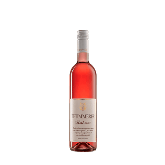 Flasche Thummerer Rosé schlank, transparent, mit silbernem Schraubverschluss, Etikett mit goldener Schrift und Wappen.